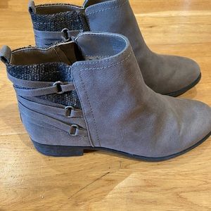 White mountain boots size 7.5